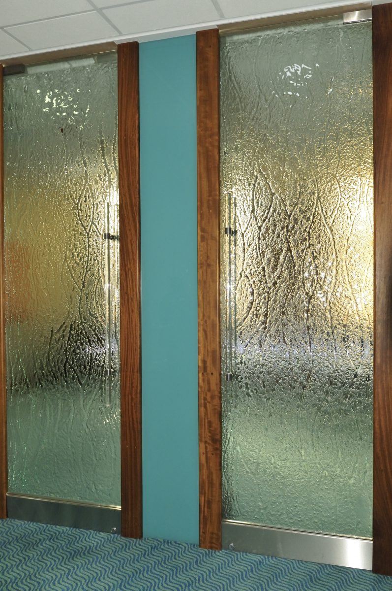 Glass screens by Daedalian example