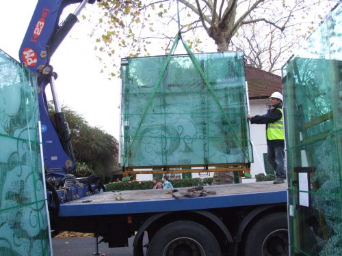 Glass sheets coming off a truck