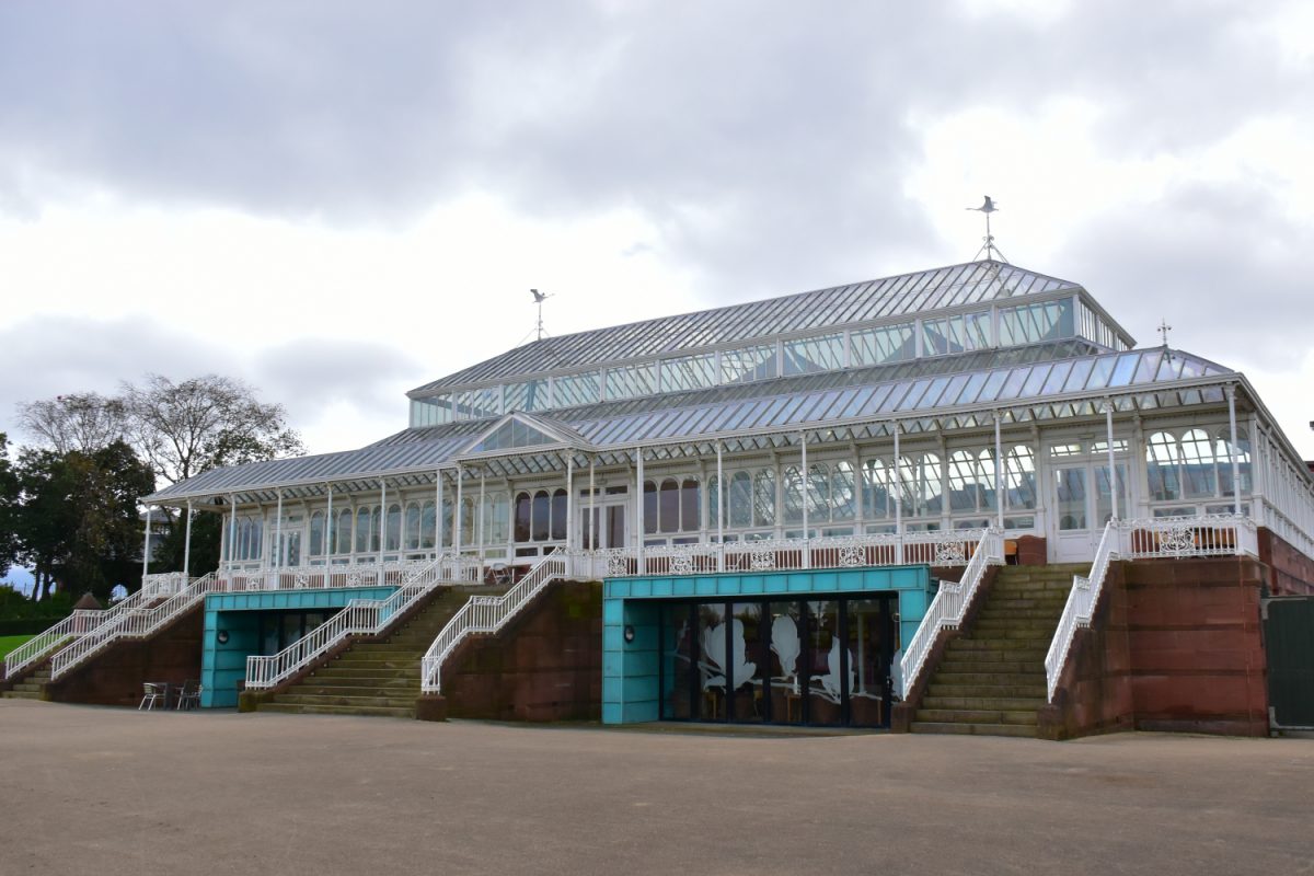 Full view of Isla Gladstone Conservatory with glass visitors centre